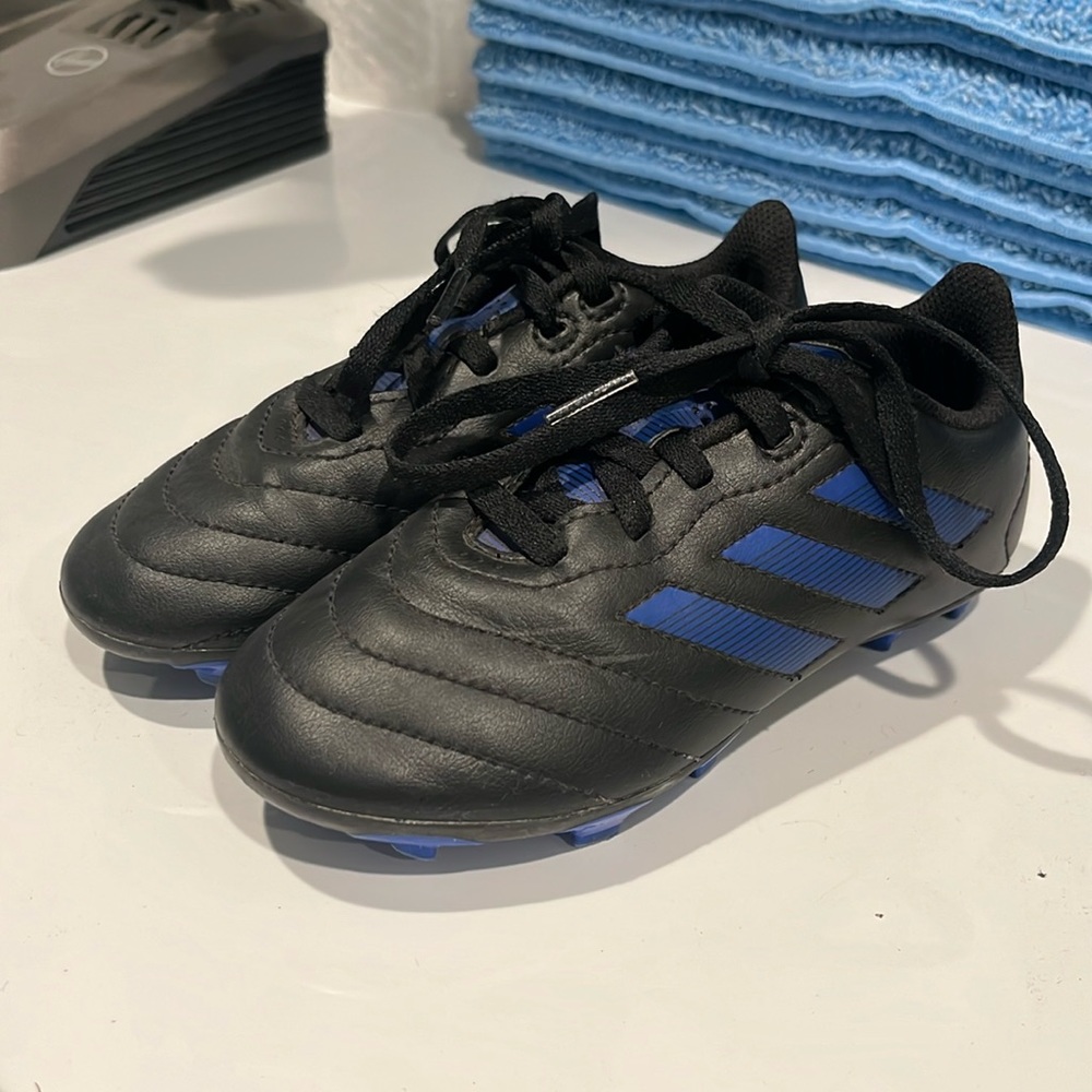 Boys Adidas outdoor soccer cleats - size 12